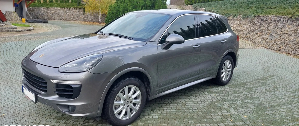 Porsche Cayenne cena 165000 przebieg: 182000, rok produkcji 2015 z Międzychód małe 667
